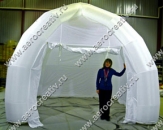 Надувной четырехопорный шатер для использования в качестве раздевалки на катке. Габаритный размер 4,0х4,0х3,0м