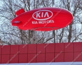 Надувная фигура - пневмостенд "Дирижабль KIA" для установки на крыше автосалона на металлической раме. Длина 6,0м