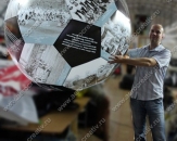 Надувной "Футбольный мяч" специального дизайна (с фотографиями), диаметром 1,5м