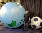 Надувные мячи "Глобус", диаметром 3,0м, и "Футбольный мяч", диаметром 1,3м