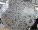 Надувной мяч - объект солнечной системы "Луна" диаметром 1,5м