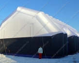 Надувная ПНЕВМОПАНЕЛЬНАЯ палатка - укрытие для ледового катка. В боковых стенах предусмотрены проемы для входа/выхода людей. Габаритные размеры 15,0х20,0м