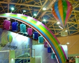 Подвесной воздушный шар "Капля" с декоративной корзиной для оформления выставочного стенда