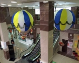 Надувные подвесные шары "Сфера" с декоративной корзиной для оформления торгового центра. Диаметр шара 2,0м