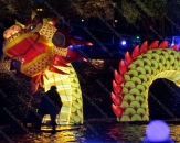 Надувная конструкция для работы на воде "Китайский дракон", общим размером 35,0м. Состоит из пяти элементов, оснащен яркой подсветкой (теги: дракон)