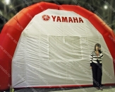 Надувной четырехопорный шатер "YAMAHA" с габаритными размерами 6,0х6,0х4,0м. Оснащен подъемными стенками и окнами (теги: ямаха)