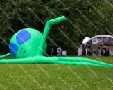 Надувная фигура "Инопланетянин "Элиен" с динамическим элементом "Рука", длина изделия 12.0м. Установка в качестве арт-объекта на европейском фестивале "GEEK PICNIC"