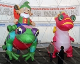 Надувные фигуры "Дракон" и "Эльф на жабе" с максимальным размером 4.5м. Конструкции предназначены для переноса на руках во время карнавальных шествий