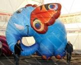 Надувная фигура "Слонобабочка" с максимальным размером 4.5м. Конструкция предназначена для переноса на руках во время карнавальных шествий