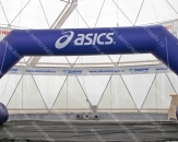 Надувная арка "ASICS" с габаритными размерами 10,0 х 5,0м (теги: асикс, синяя надувная арка, арка на полозьях)