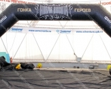 Надувная арка "Гонка Героев "Новая высота" с габаритными размерами 8,0 х 4,0м, для оформления военно-спортивных игр команды "Лига героев"