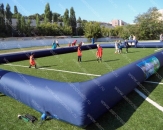 Надувная базовая конструкция "Футбольное поле" с общими габаритными размерами 18,0 х 12,0 м. Оснащено воротами с сеткой и съемными рекламными баннерами (теги: надувное футбольное поле)