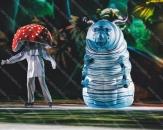 Надувной костюм "Гусеница Абсолем" с максимальным размером 3,0м. Используются в качестве декораций в ледовом шоу "Алиса в стране чудес", оператор передвигается на коньках