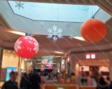 Надувные подвесные шары "Елочная игрушка" диаметром 2,0 м и "Бархатный шар" диаметром 1,5 м