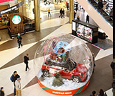 Прозрачный чудошар Snow Globe для установки внутри него автомобиля в ТРЦ "Галерея"