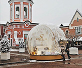 Новогоднее оформление фотозоной Snow Globe территории торгового центра "Outlet Village Белая Дача"