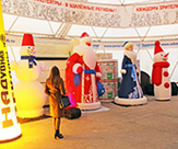 Надувные фигуры для новогоднего оформления торгового центра