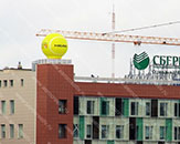 Крышная надувная конструкция "Сфера на опоре "Теннисный мяч" для теннисного турнира "St.Peterburg Open 2015", установка на крыше зданий (теги: большой шар, надувной шар, надувной шар на крышу)