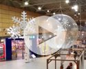 Подвесные прозрачные шары со снегом для новогоднего оформления сети магазинов "ИКЕА"